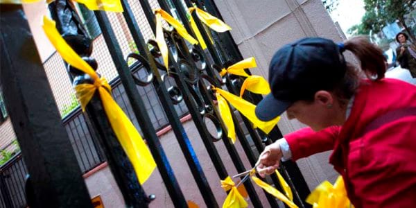 polemica-lazos-amarillos-Mariano-Ayuso-eldebatedehoy